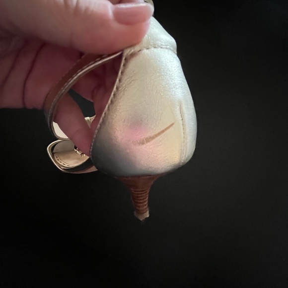 Coach Inez T-Strap sandal with kitten heel I Color: Gold I Size: 8.5 - Picture 8 of 9